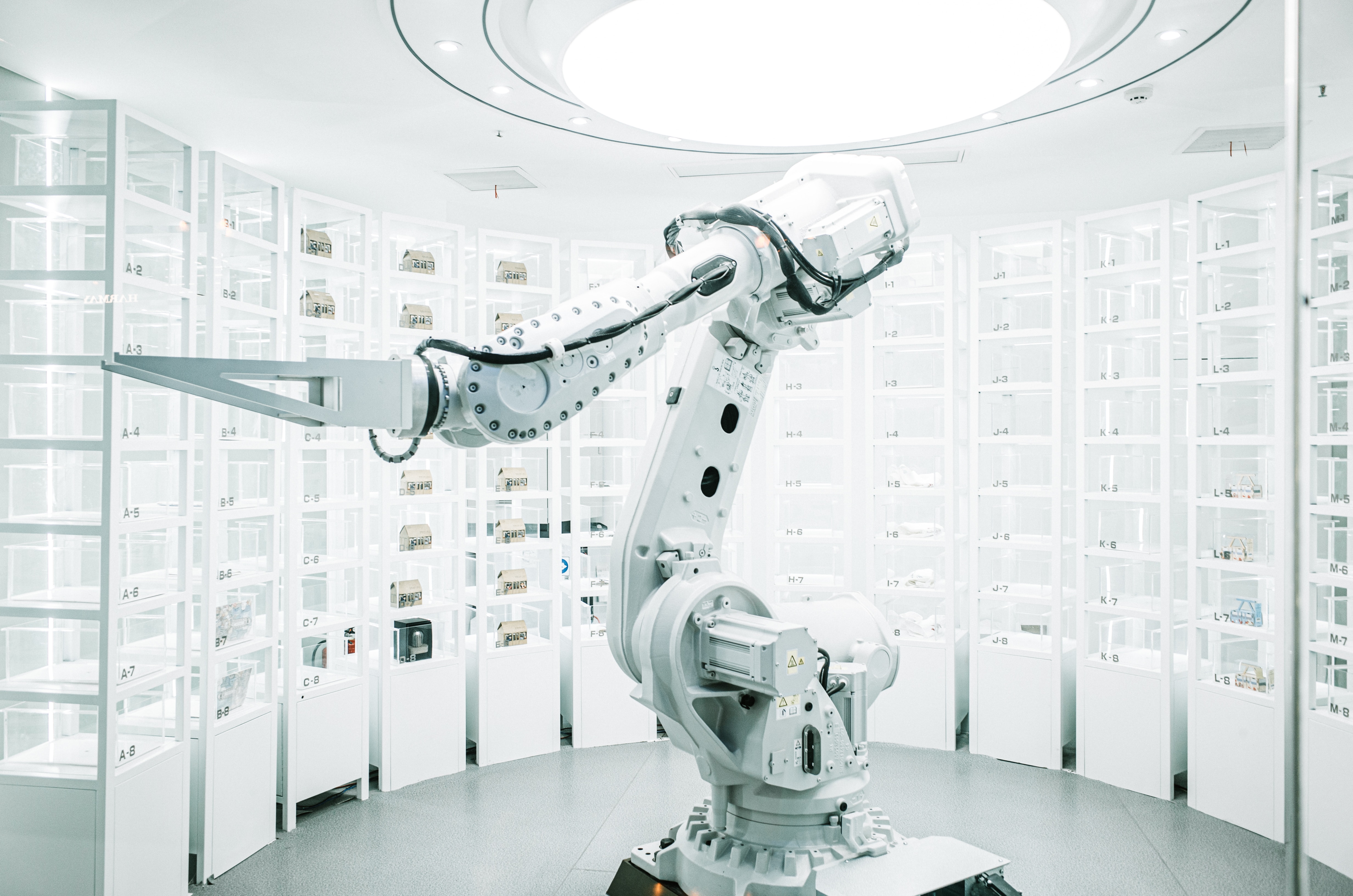 Image of AI robot working in a lab